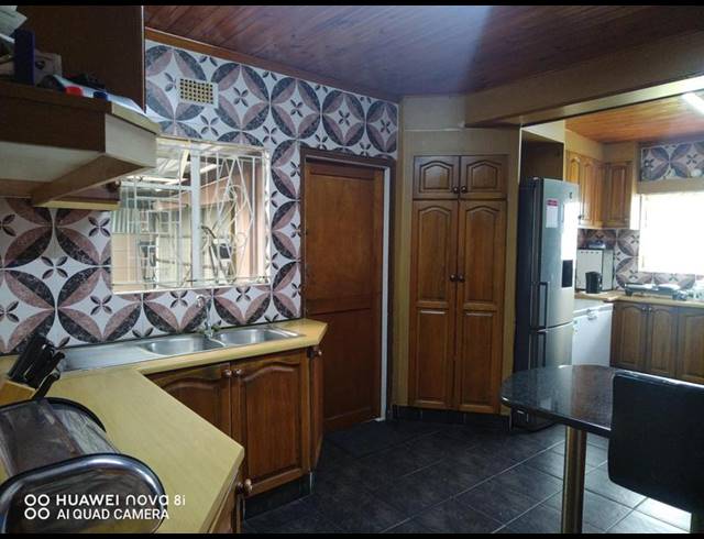 5 BEDROOM HOUSE FOR SALE IN UITSIG